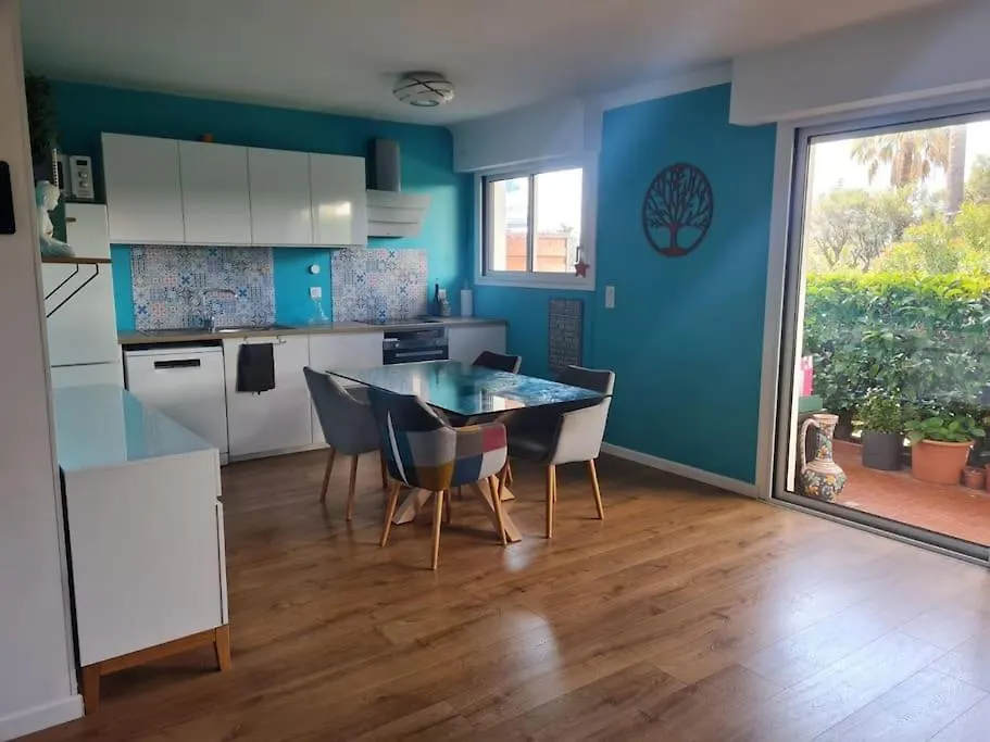 Appartement Avec Terrasse, Piscine Et Garage A 400M Plage Antibes