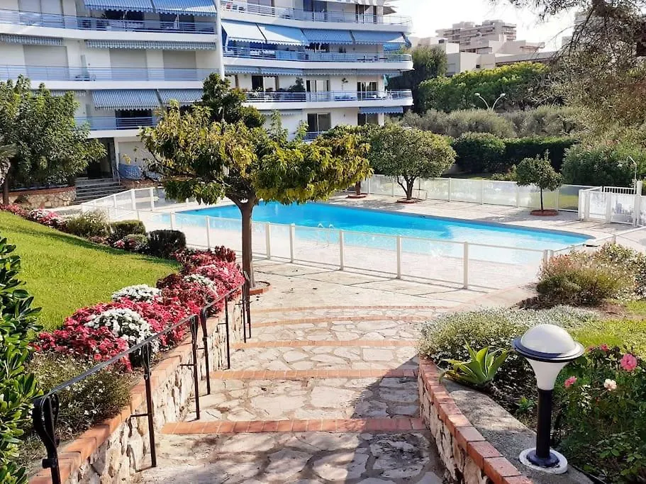 Appartement Avec Terrasse, Piscine Et Garage A 400M Plage Antibes