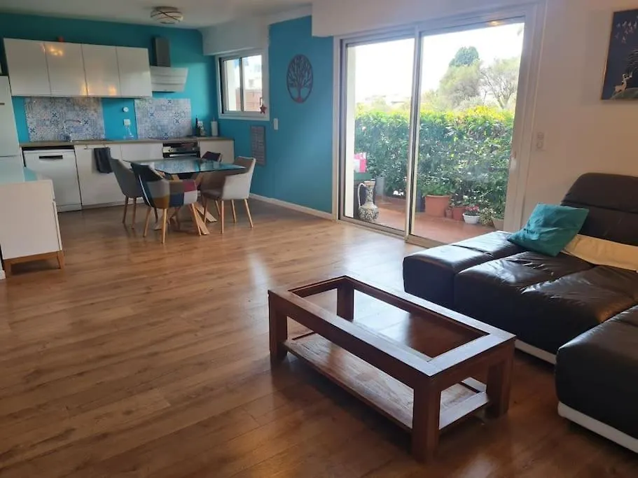 Apartment Appartement Avec Terrasse, Piscine Et Garage A 400M Plage Antibes France
